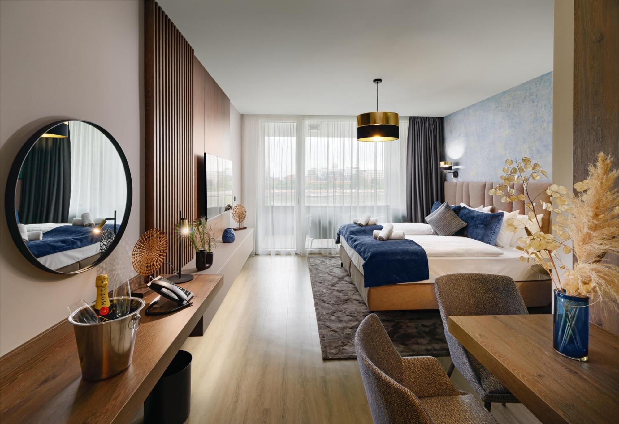 Infinity Hotel 4*