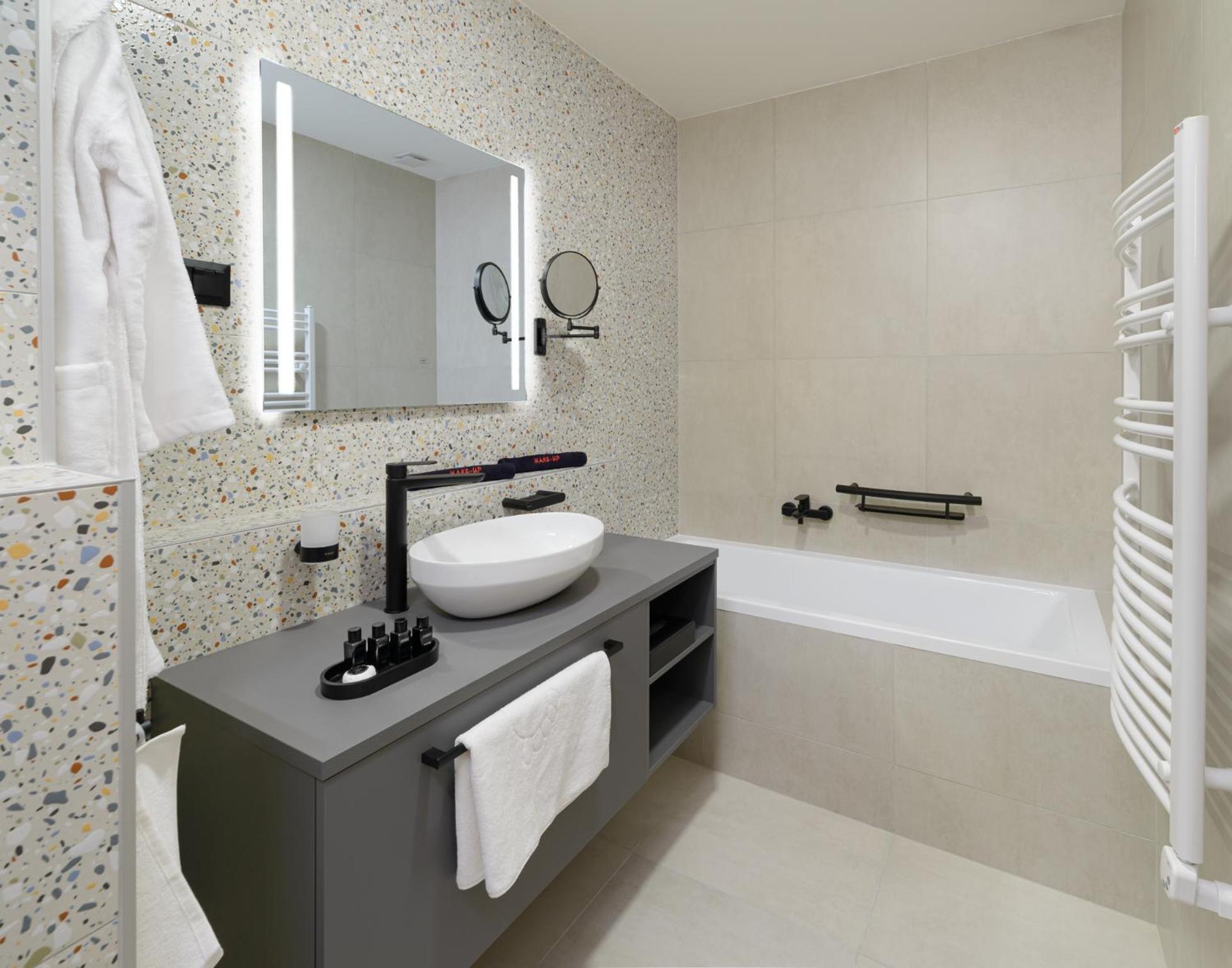 Infinity Hotel 4*